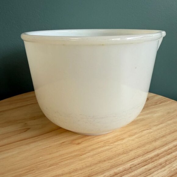 Vintage Sunbeam Glassbake Small Mixing Bowl White Milk Glass With Spout - Picture 1 of 10